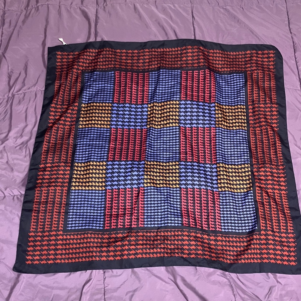 Charming Houndstooth Pattern scarf - Picture 3 of 4